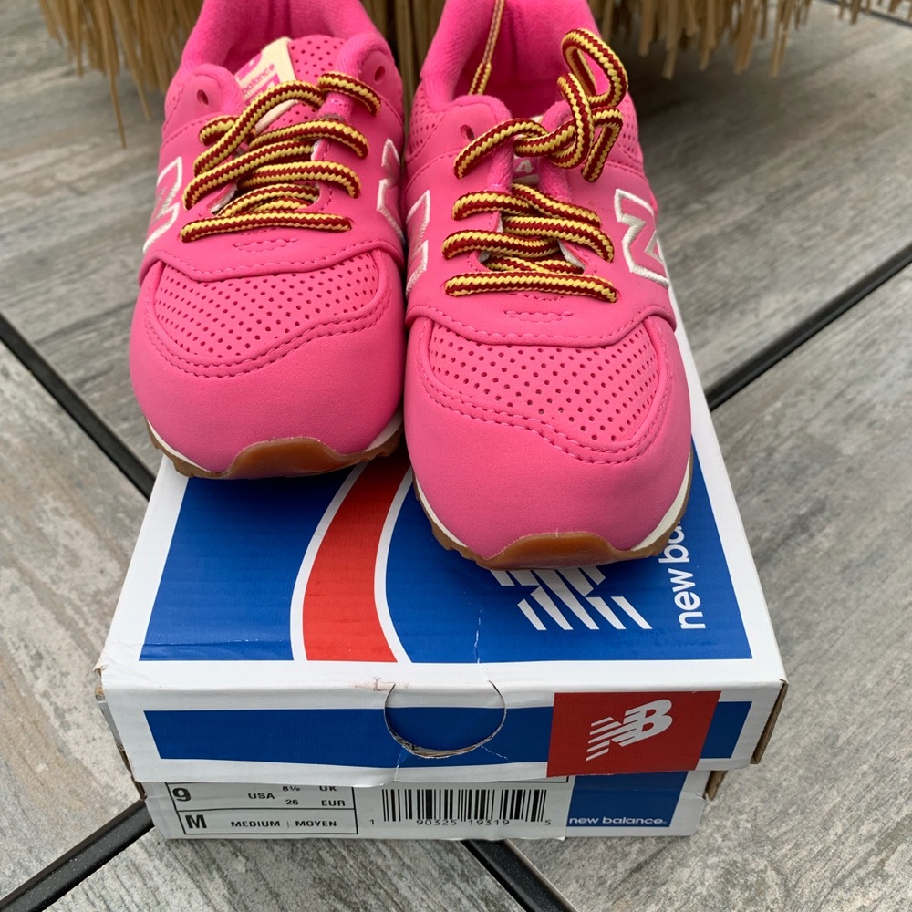 NEW BALANCE Pink Girls Shoes New With Box Size 9